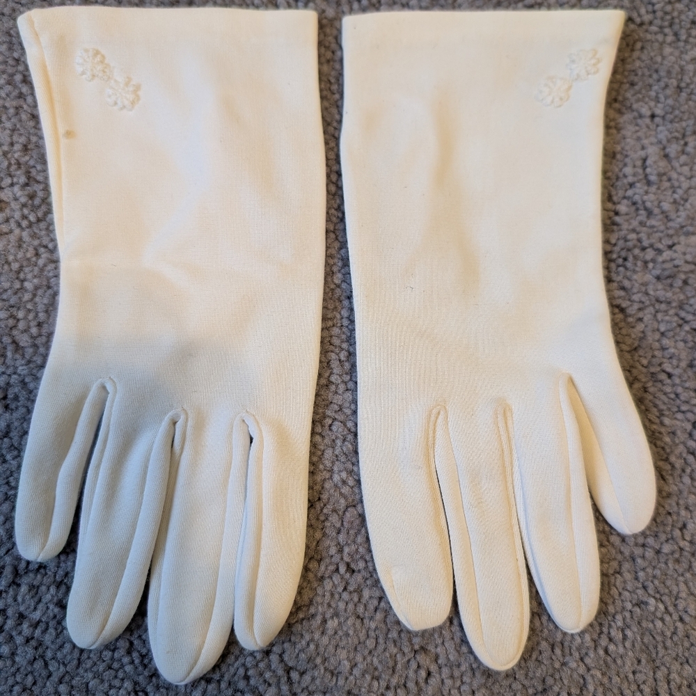 Vintage White Embroidered Women's Nylon Gloves